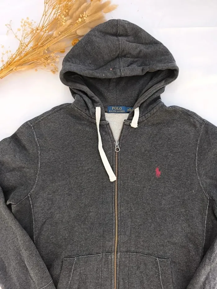 Sweat capuche homme Ralph Lauren zippé taille M gris foncé logo bordeau - tâche javel - photo numéro 2