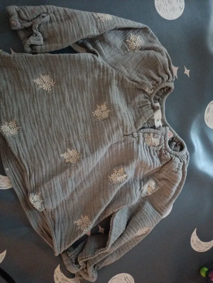 Blouse manches longues Zara grise à fleurs 98cm - photo numéro 2
