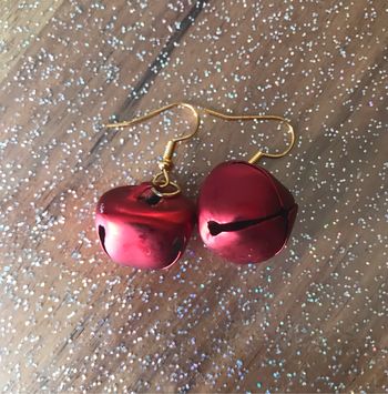 Boucles d’oreilles grelots rouge mat