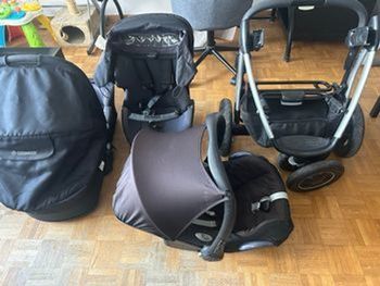 Poussette Maxi-Cosi 3 en fait 1