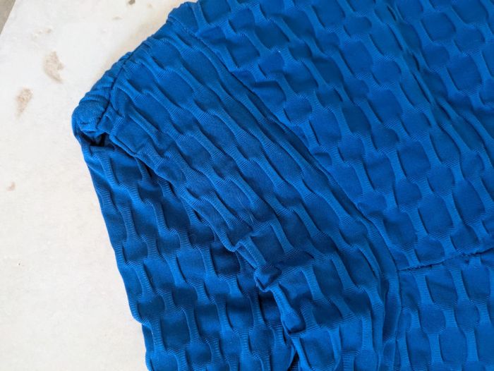 Magnifique legging bleu roi taille 40/42 motif nid d'abeille - photo numéro 2