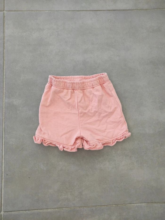 Short 9 mois jamais porté - photo numéro 2