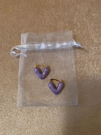 Boucles d’oreilles coeurs violet irisé