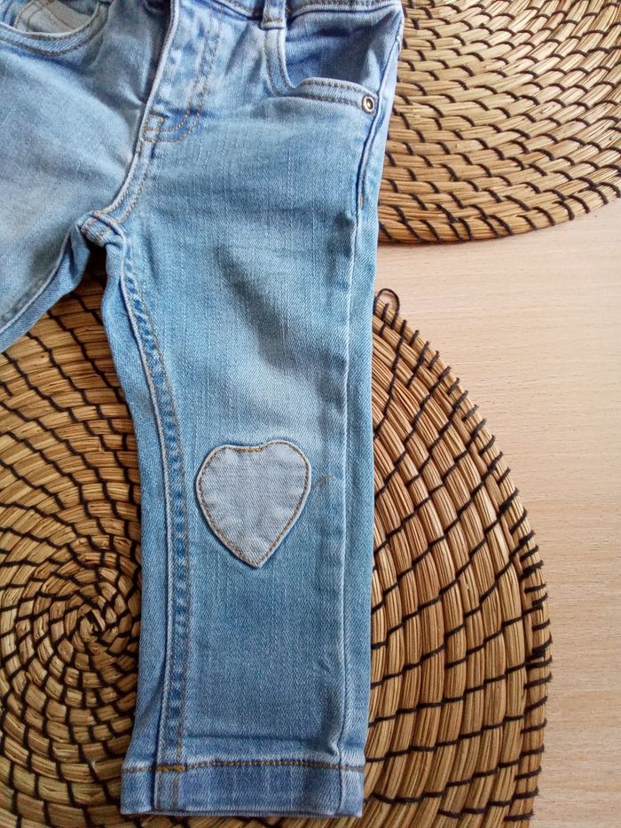 Pantalon jean avec coeurs Vertbaudet taille 12 mois - photo numéro 5