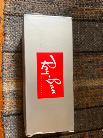 Lunettes de soleil officiel Ray-Ban 2025 édition limitée rare