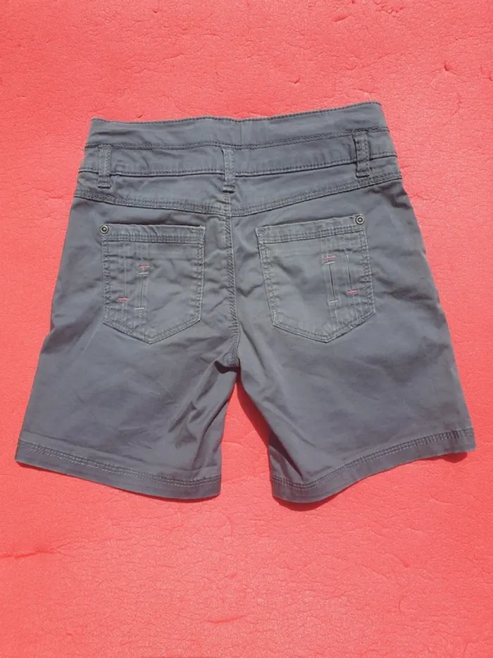 Short gris 7 ans - photo numéro 2