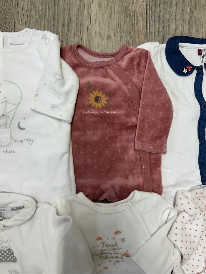 Lot vêtements 1 mois bébé fille - photo numéro 4