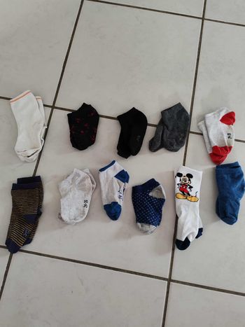 Lot de 11 paires de chaussettes garçon taille 24 26