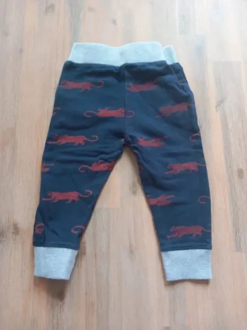 Pantalon bébé Dirkje – 12 mois – Tigres rouges – Très bon état