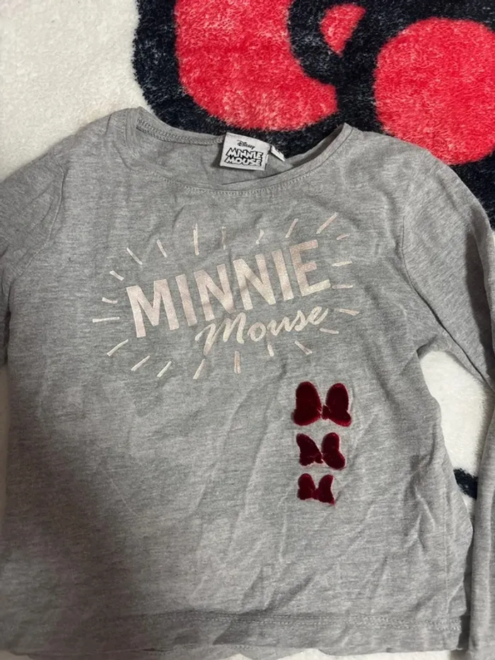 T shirt manche longue gris Minnie Disney 4 ans - photo numéro 2