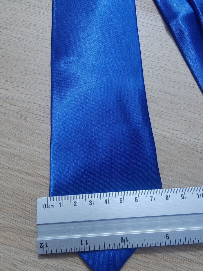 Cravate bleue brillante - photo numéro 2