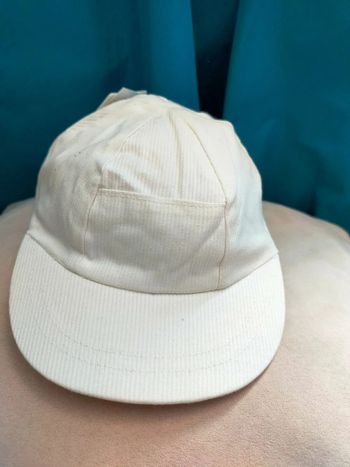 Casquette bébé en velours fin écru – unisexe