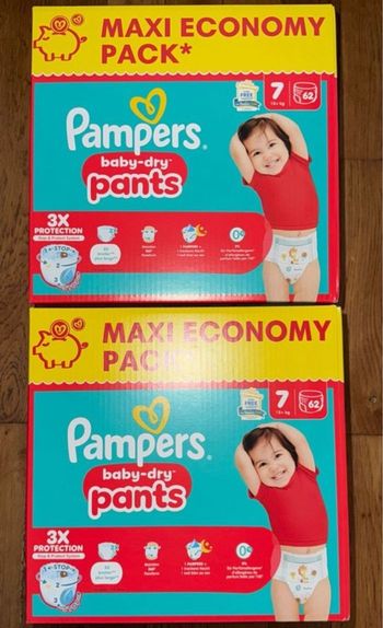 2 cartons de couches Pampers taille 7