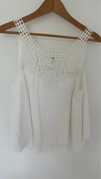 Top chemisier style débardeur en broderie