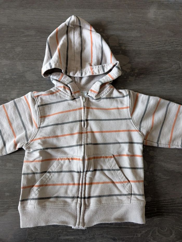 Gilet zippé rayé à capuche