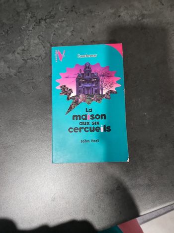 Livre enfant : La maison aux six cercueils