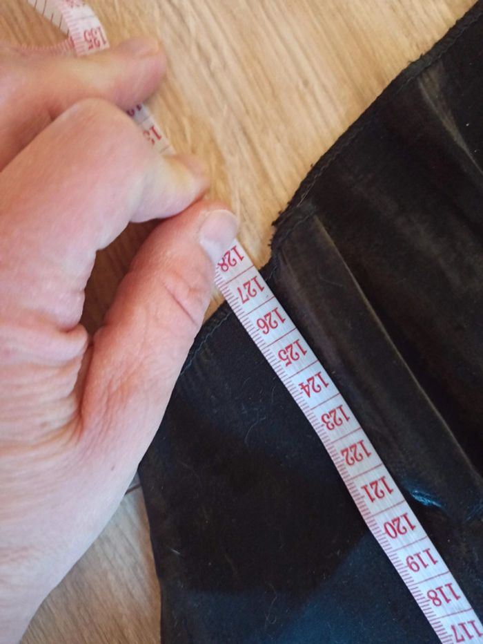 Robe de soirée avec son étole noire - photo numéro 13