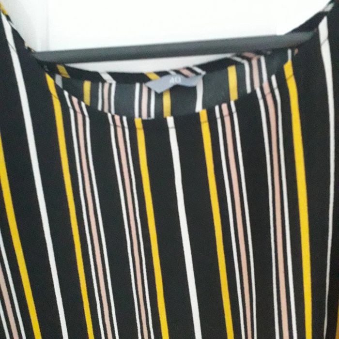 Tee-shirt neuf - photo numéro 2