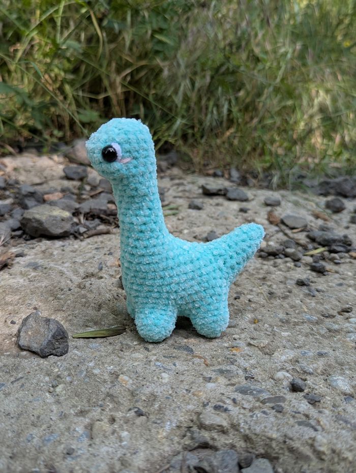 Petit brontosaure tout doux au crochet - photo numéro 2