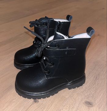 Bottines enfant fourrure et motif cœur