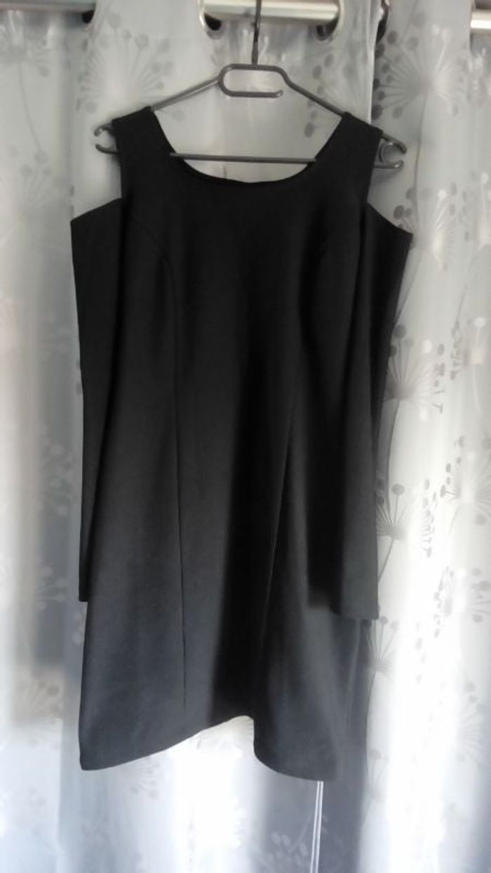 🖤 Robe d'hiver noire épaules dénudées "Yessica" taille 40🖤