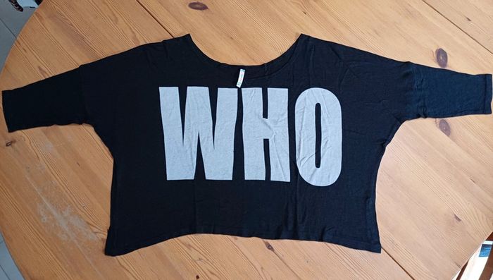 Tee-shirt court et large