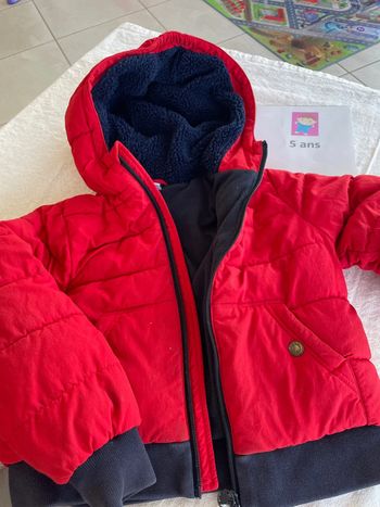 Manteau chaud, petit bateau cinq ans