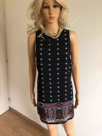 Robe noire et imprimée sans manches Staring at Stars taille XS jamais portée