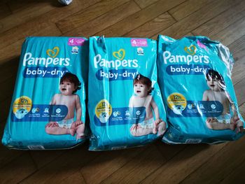 105 couches Pampers taille 4 baby dry