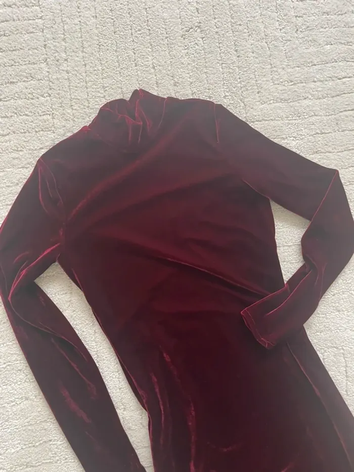 Robe de soirée moulante en velours - photo numéro 5