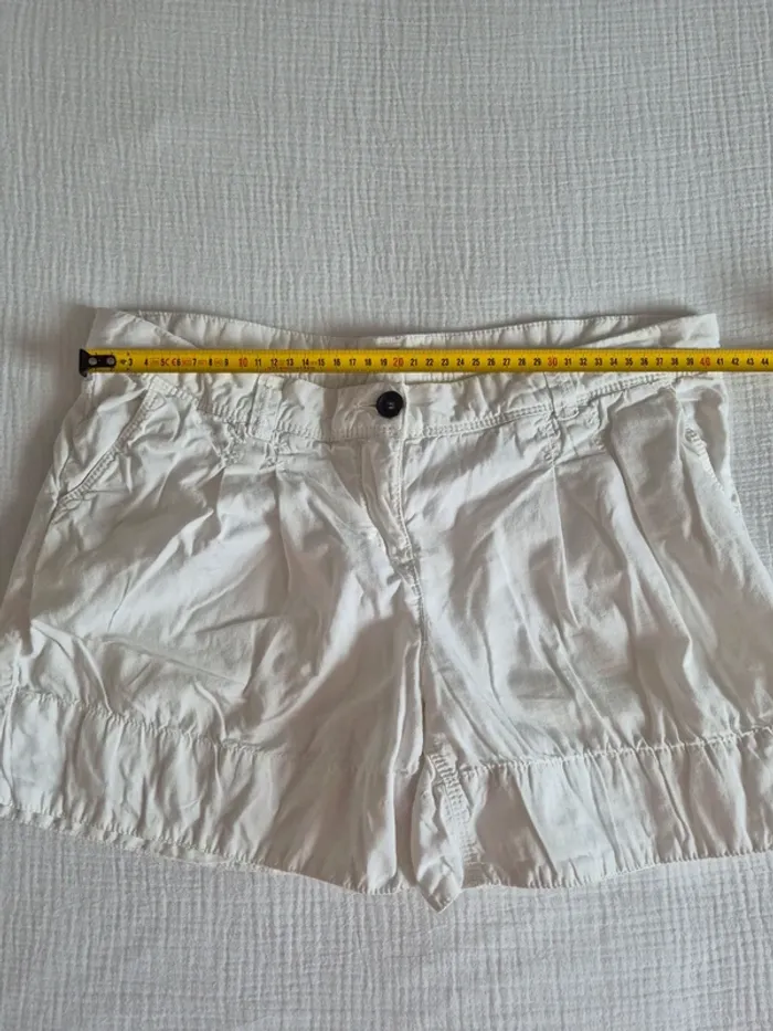 Short blanc Camaïeu bouton noir taille 40 - photo numéro 14