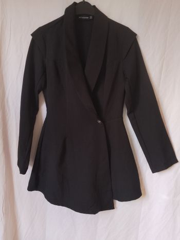 Robe noir de chez Pretty Little Thing