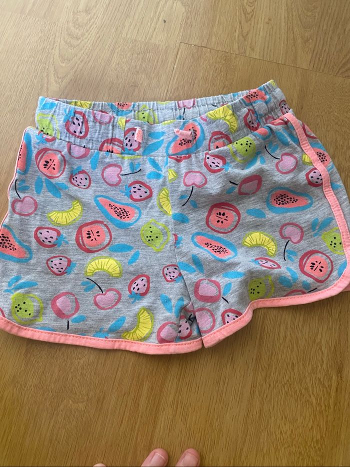Short fille