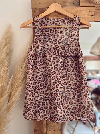 Débardeur en voilage motif léopard rose et beige