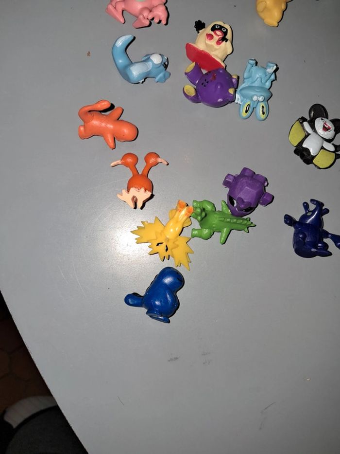 Lot de petites figurines pokemon - photo numéro 5