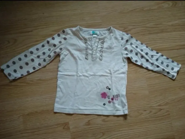 Haut manches longues. Beige a pois. Vertbaudet.
Taille 4 ans - photo numéro 2