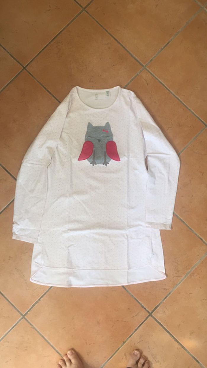 Chemise de nuit rose pale à pois gris