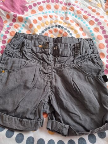 Joli petit short tbe 3 ans
