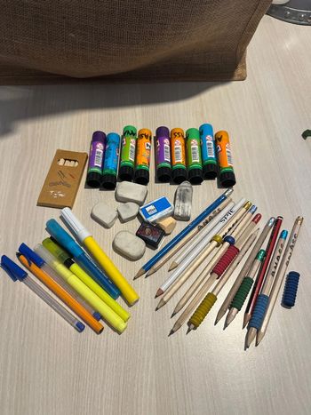 Lot fournitures scolaires