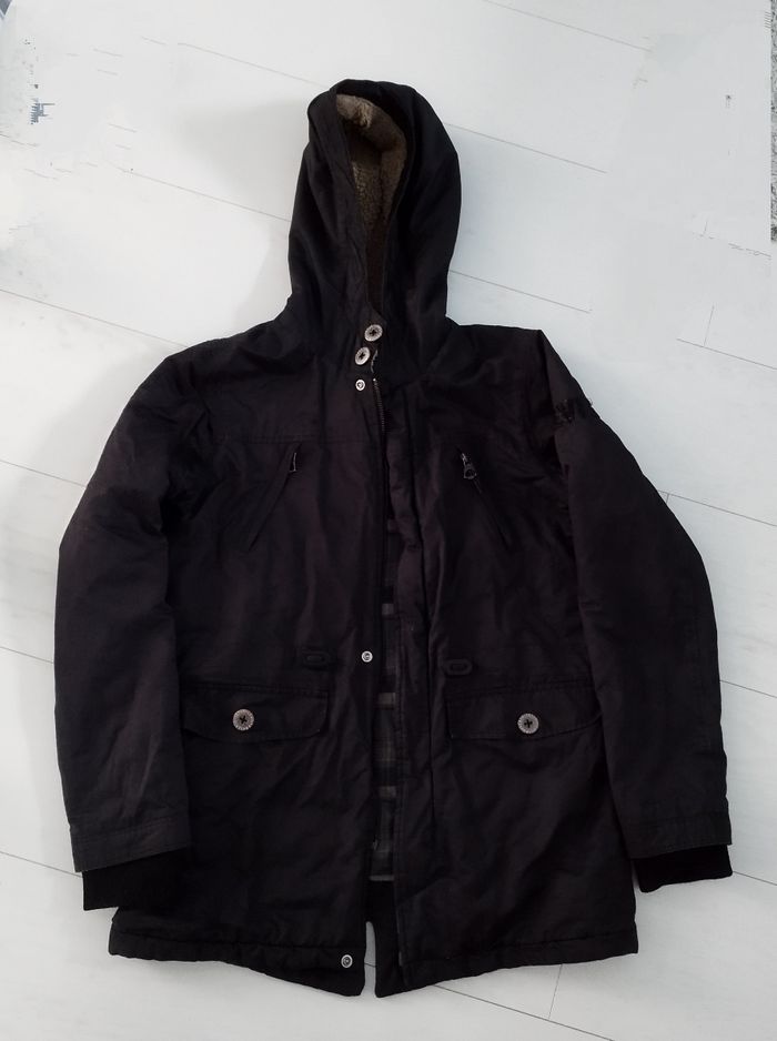 Blouson noir à capuche - photo numéro 2