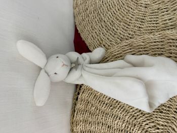 DOUDOU ET COMPAGNIE PELUCHE LAPIN BLANC MARRON MOUCHOIR 