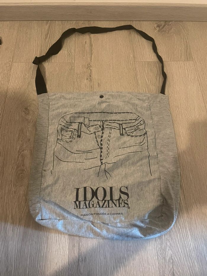 Sac en tissus gris écriture noir Idols Magazine Cannes - photo numéro 3