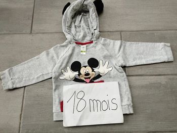 Lot n° 455 Pull Mickey Disney Baby 18 mois