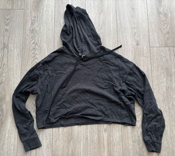 Sweat à capuche court gris foncé