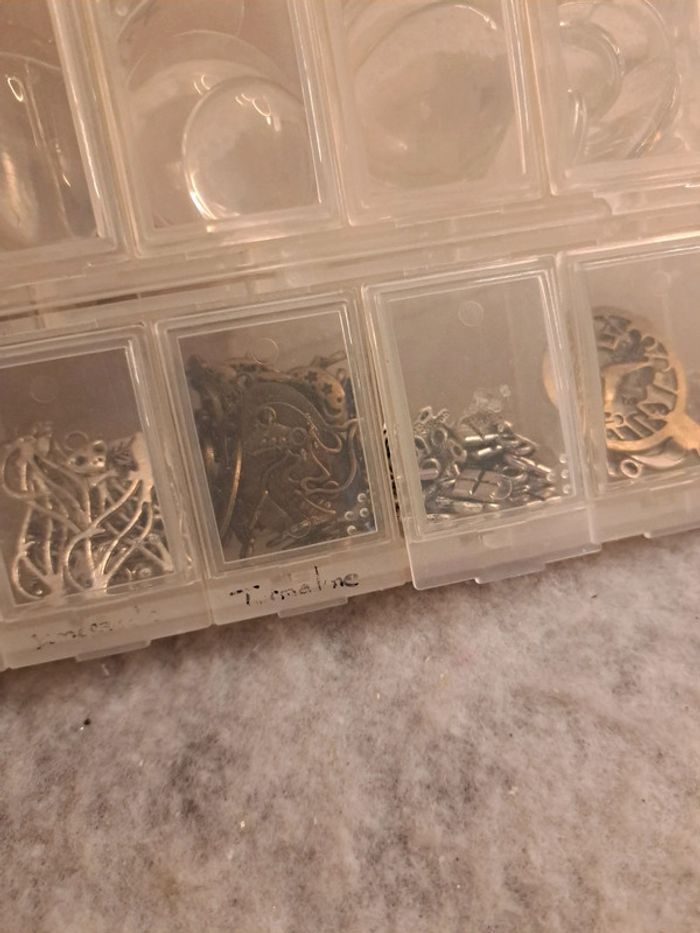 Lot de breloques et cabochon en verre - photo numéro 3