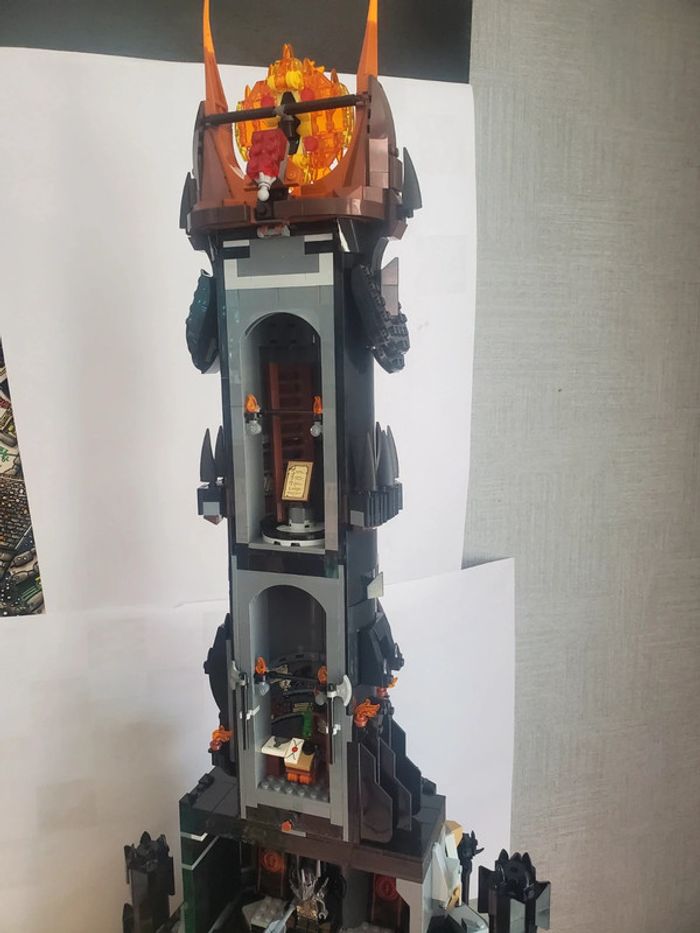 Vends lego Seigneur des anneaux Barad-Dur. - photo numéro 7