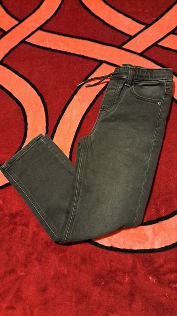 Pantalon djeans neuf taille 8 ans 