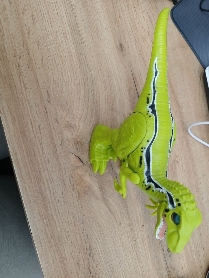 DINOSAURE ZURU ROBOT ALIVE