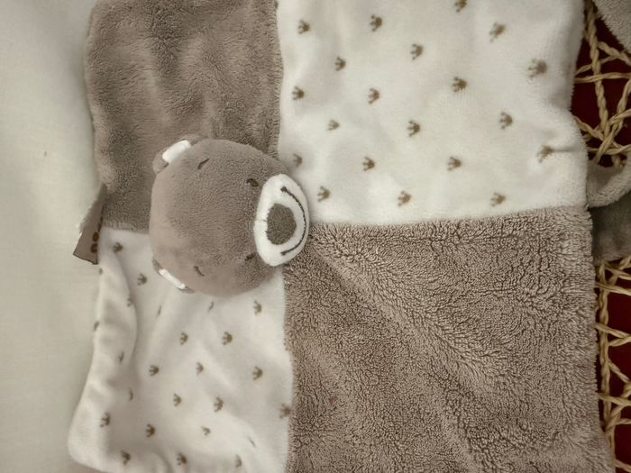 Doudou plat Tom ours NATTOU Max, Noa & Tom beige blanc - photo numéro 2