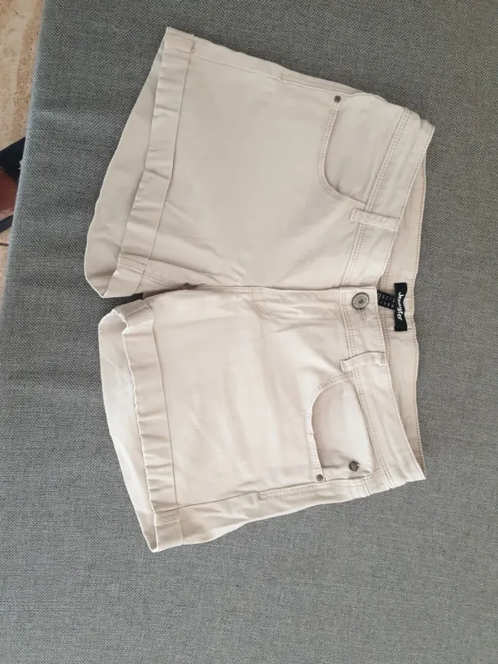 Short beige Jennyfer.